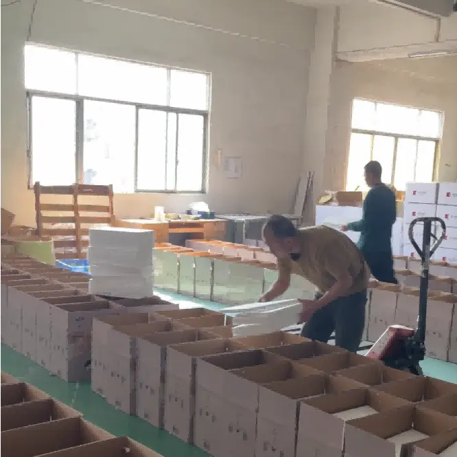 Revelando el meticuloso proceso de embalaje de los fabricantes profesionales de lámparas de araña.