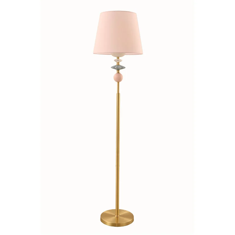 ¿Por qué elegir la lámpara de pie de porcelana Sandy Gold Drum Shade para su espacio?