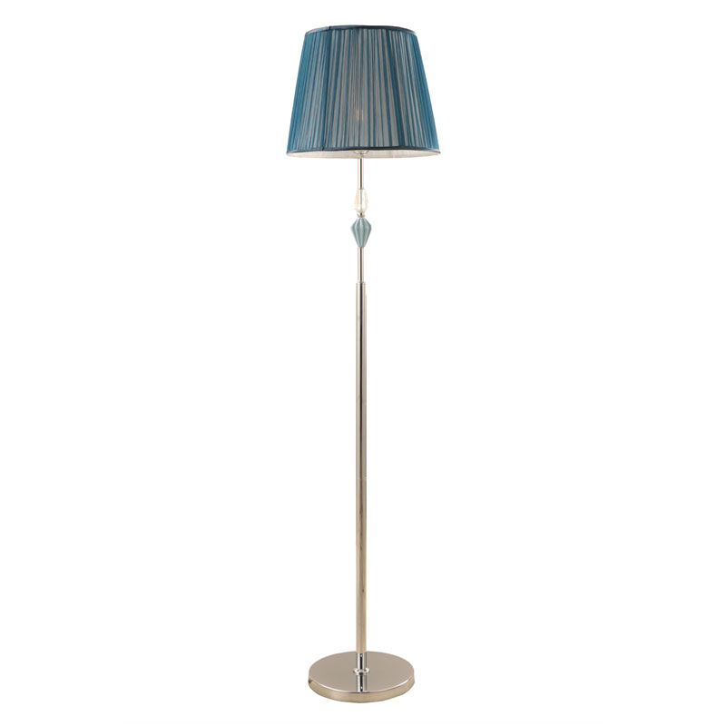 ¿Es seguro dejar encendida una luz de piso de tela plisada toda la noche?