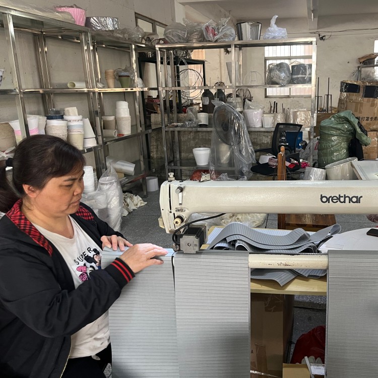 Fuerte iluminación presenta el proceso de lámparas de tela elaborada: una década de experiencia en iluminación colgante interior al por mayor para mercados globales